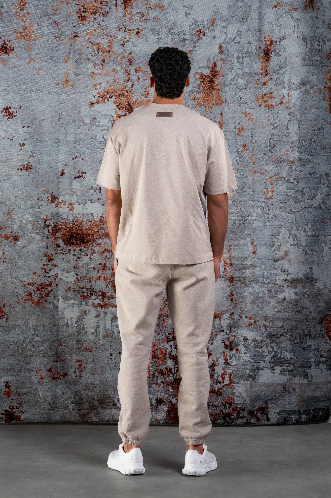 Essentials BASIC CURVE SHIRT - DARK BEIGE