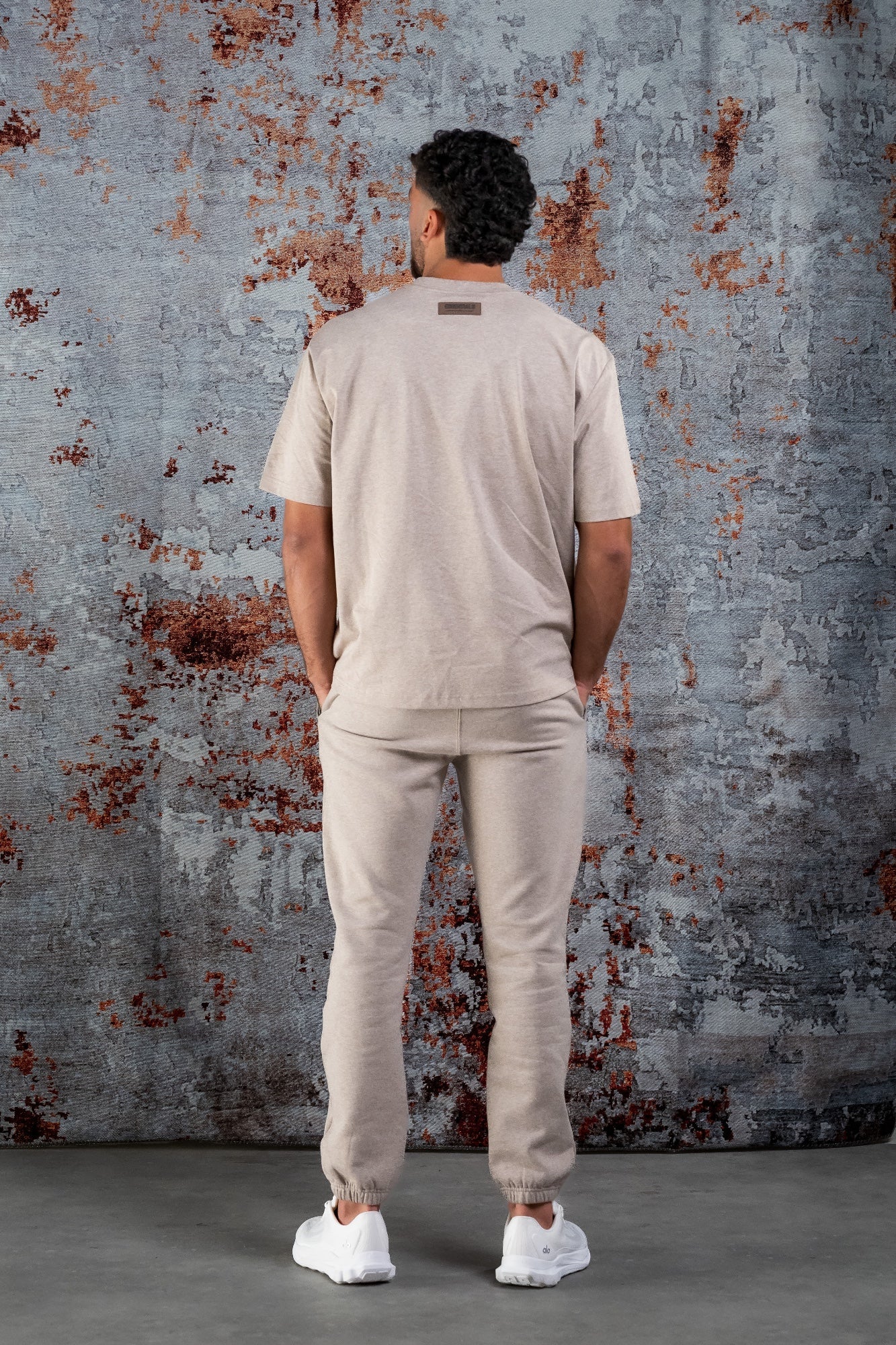 Essentials BASIC CURVE SHIRT - DARK BEIGE
