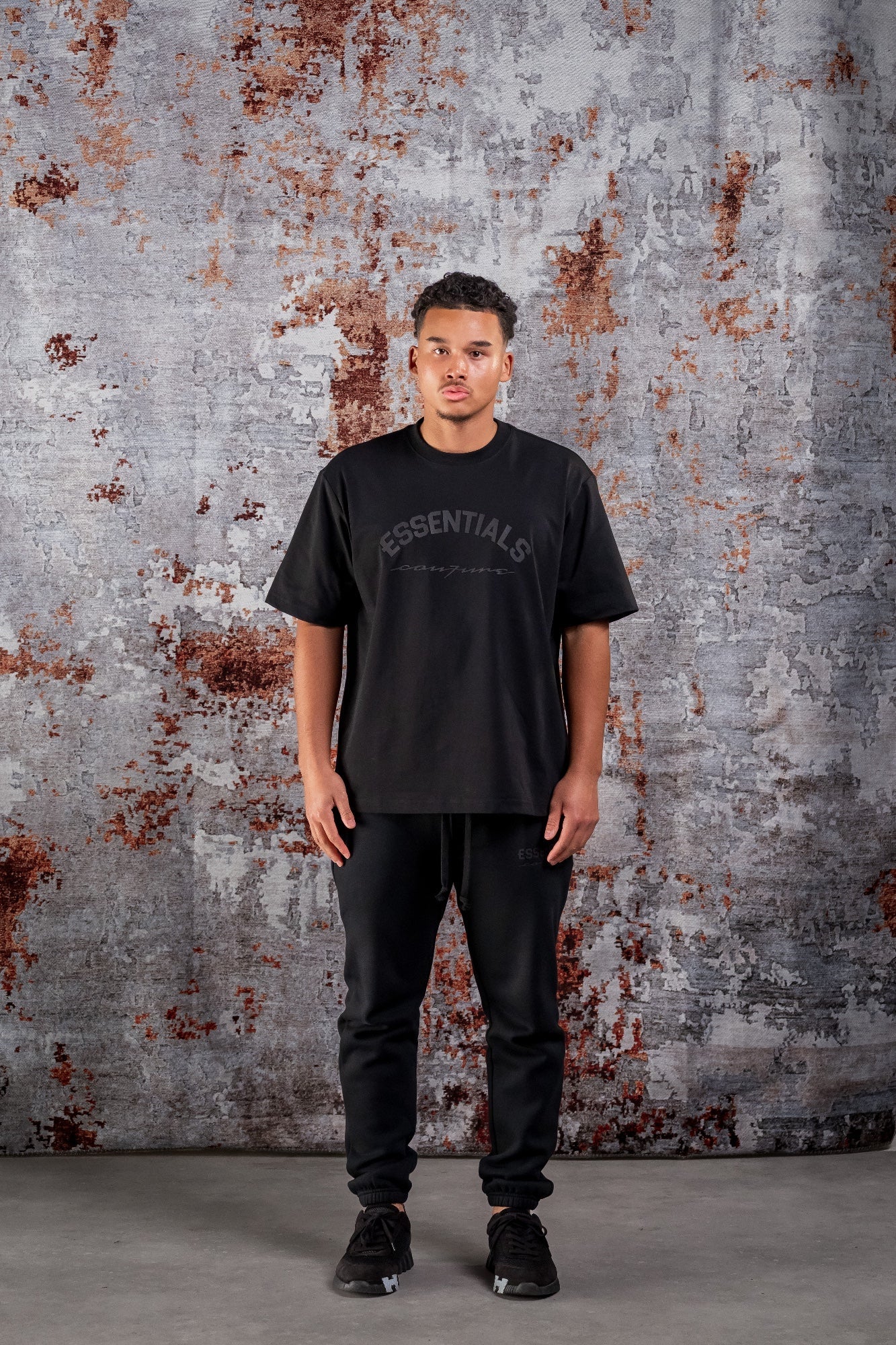 Essentials BASIC CURVE SHIRT - BLACK