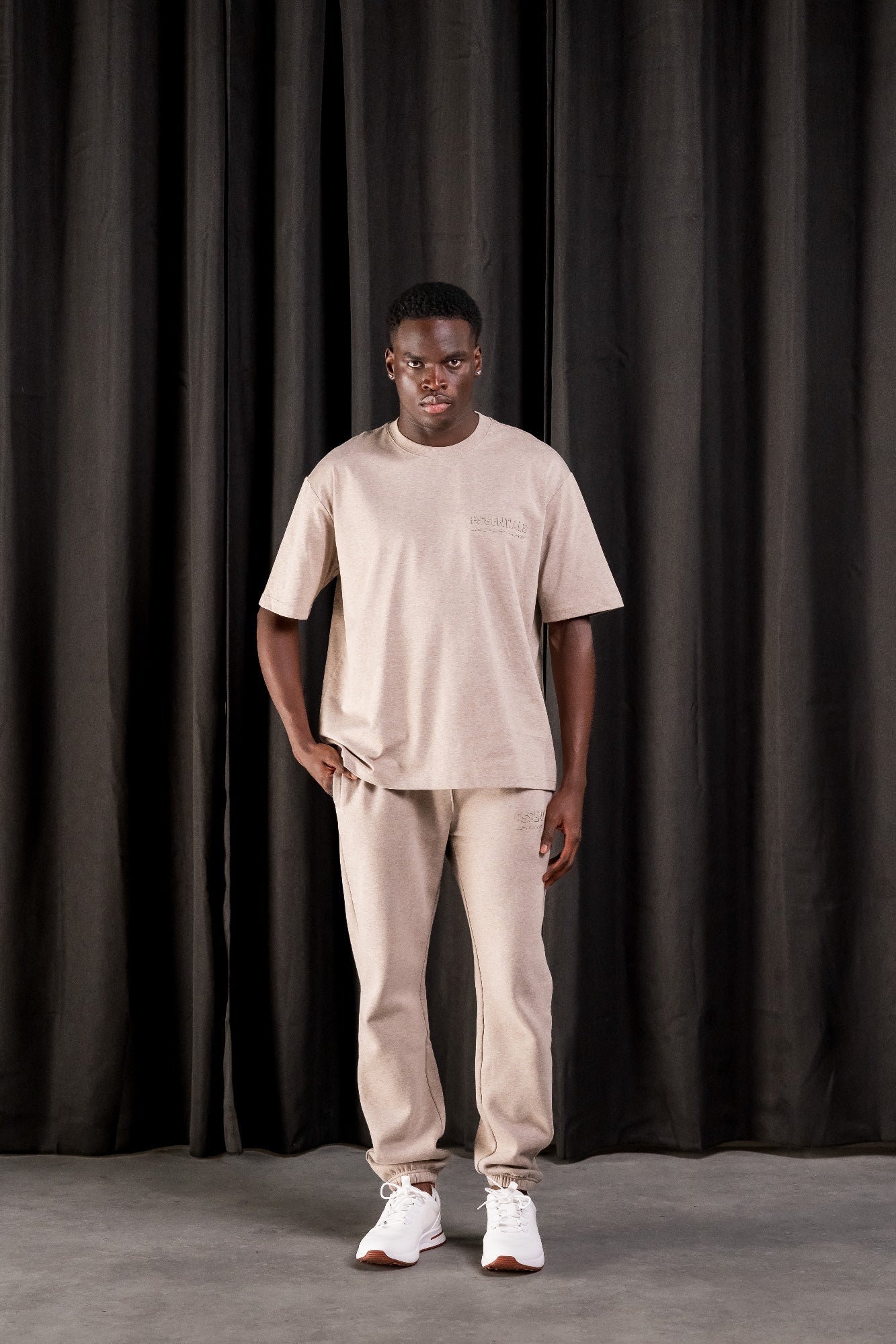 Essentials BASIC SHIRT – DUNKELBEIGE