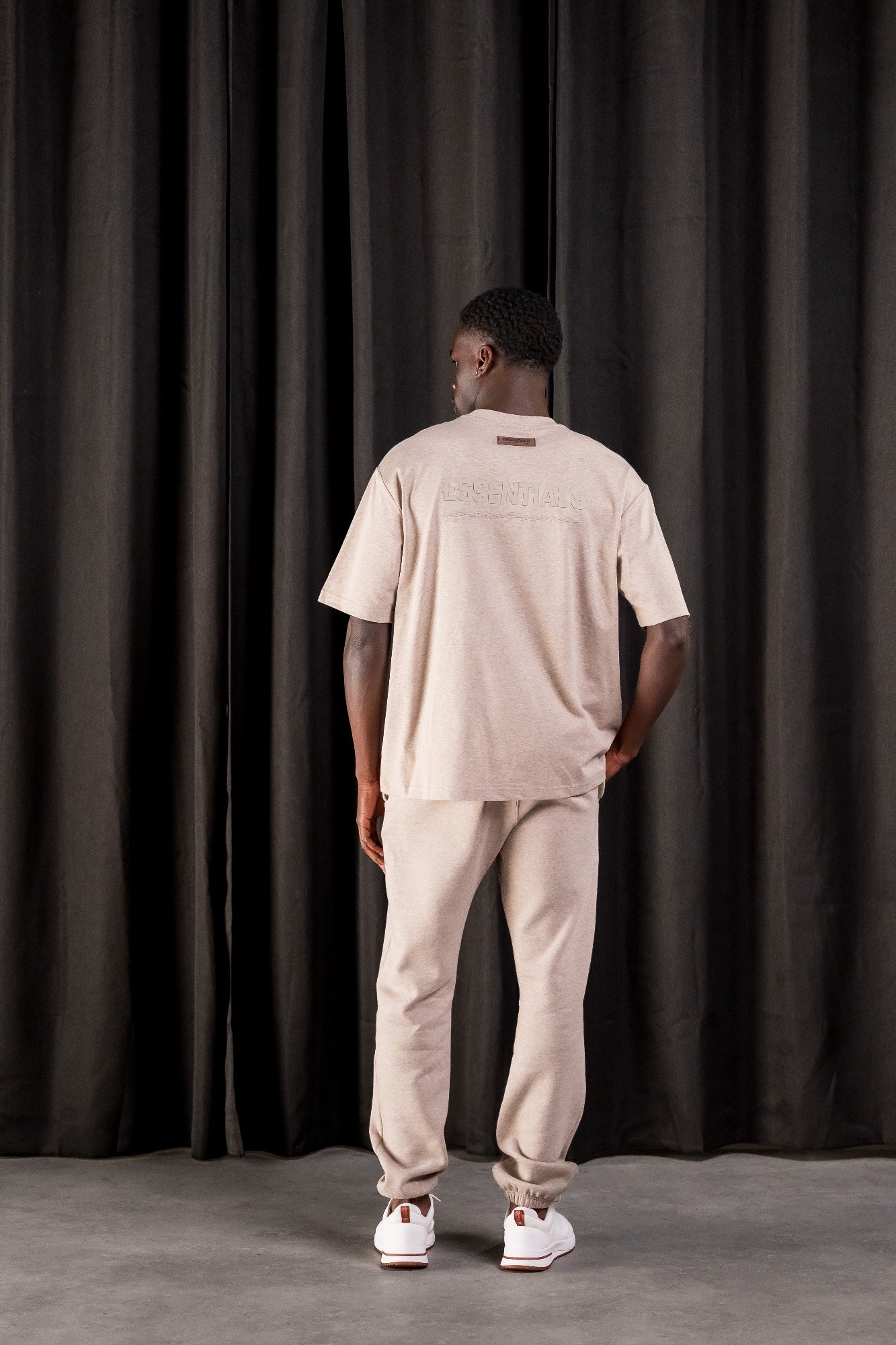 Essentials BASIC SHIRT – DUNKELBEIGE
