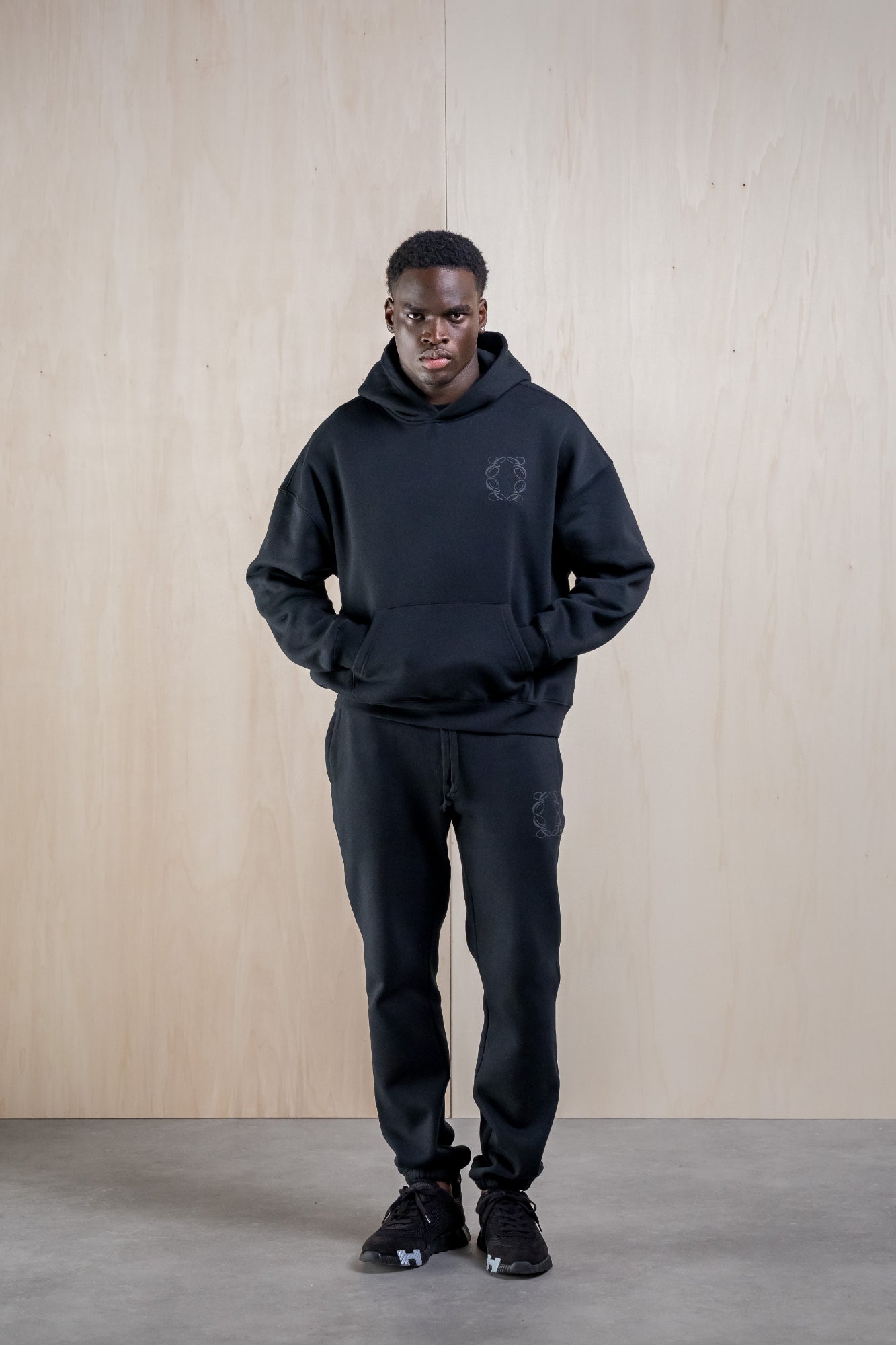 Essentials CLASSIC TRAININGSANZUG - BLACK