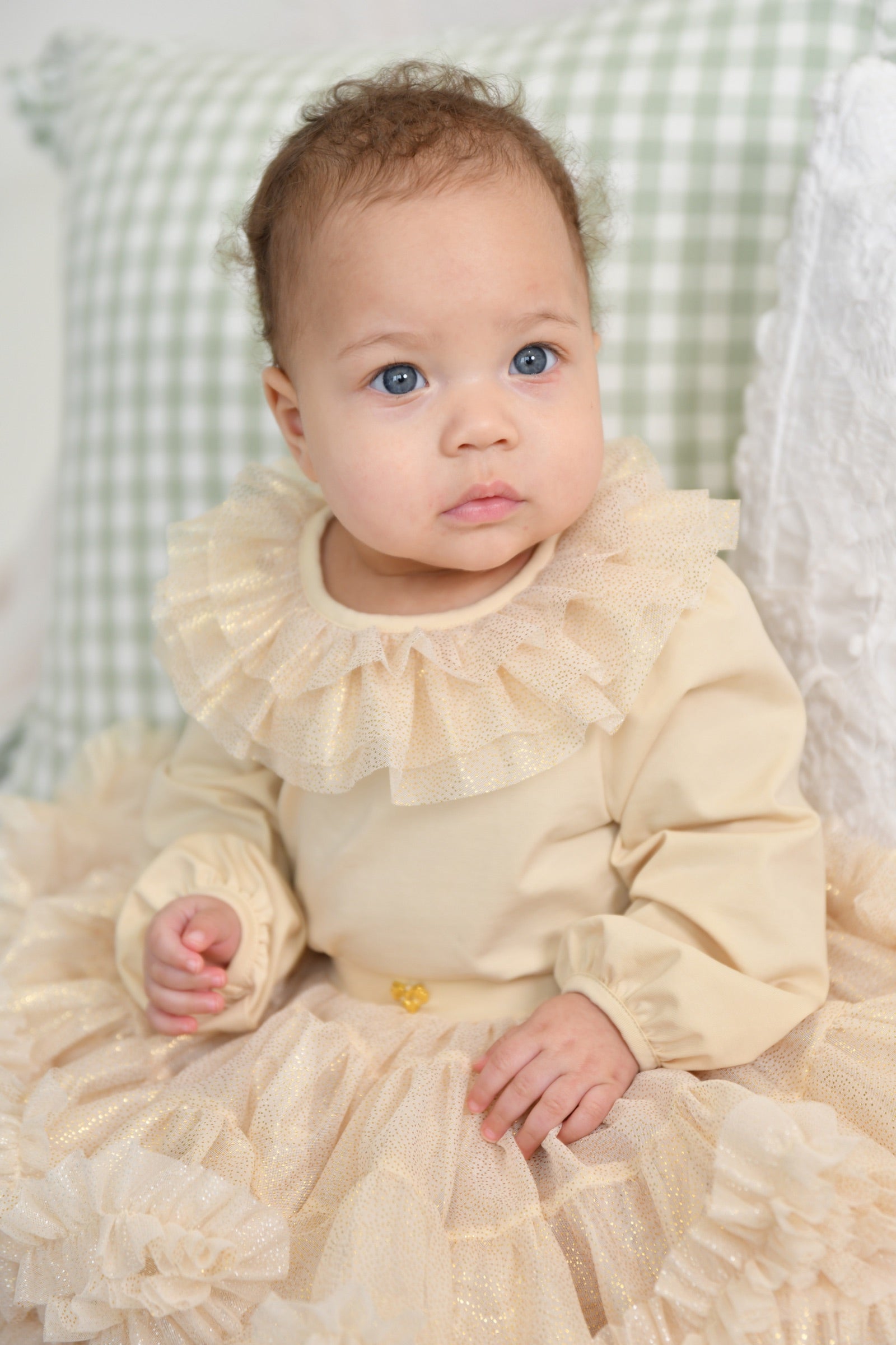 Angel's Face Elara babytop met ruchekraag zandbeige – designer kinderkleding | Niñoz Almere