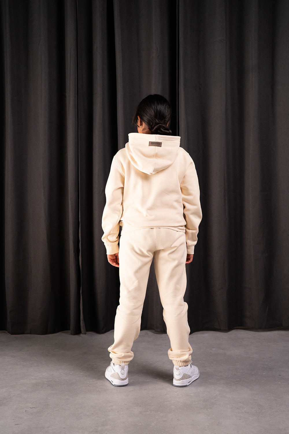 Essentials Cou7ure Kids Curve Tracksuit Beige – achterkant – designer kinderkleding | Niñoz Almere