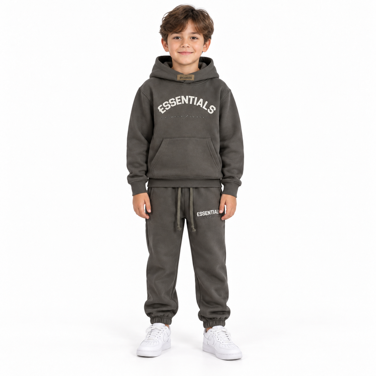 Essentials Cou7ure kids Curve Tracksuit donkergrijs gedragen in maat 8 jaar – designer kinderkleding | Niñoz Almere