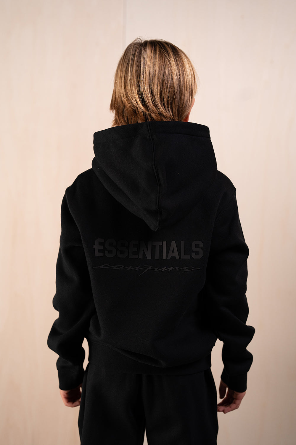 Essentials Cou7ure Kids Rubber Tracksuit Zwart – achterkant – designer kinderkleding | Niñoz Almere