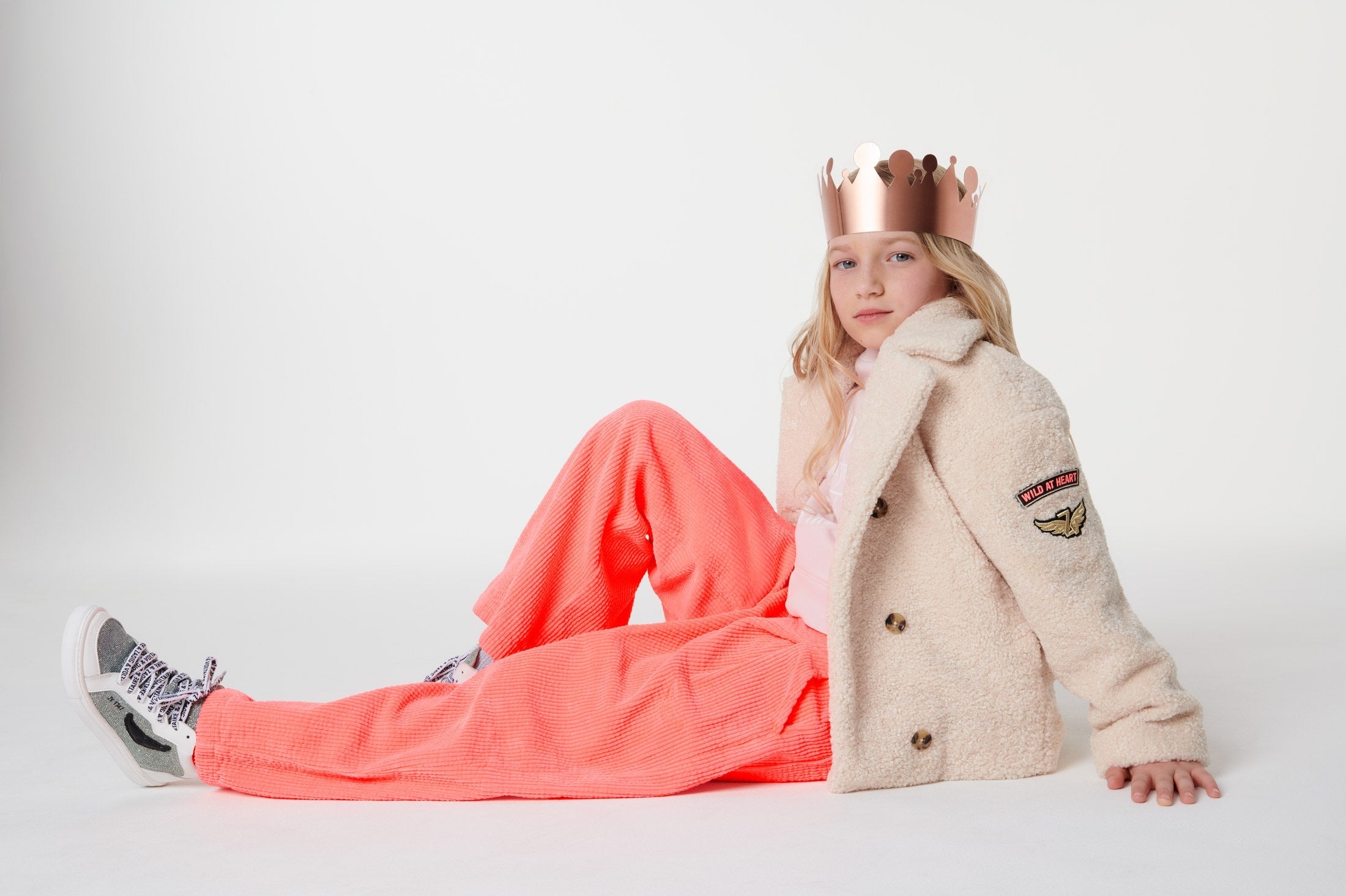 Meisje in Zadig & Voltaire teddyjas — Zadig & Voltaire kinderkleding winter 2026 bij Niñoz Almere
