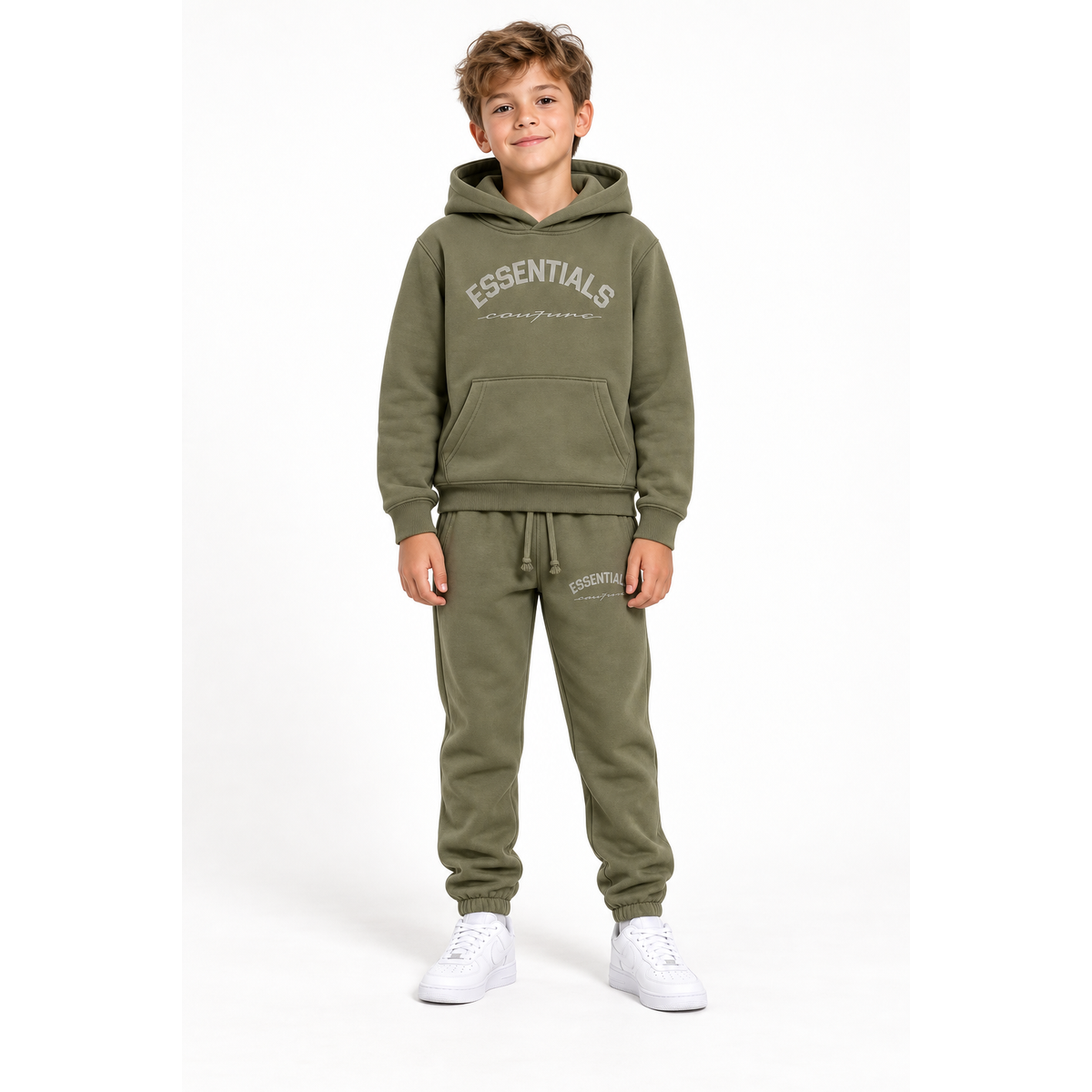 Essentials Cou7ure kids Curve joggingpak forrest groen op model, maat 10 jaar | Ninoz Almere